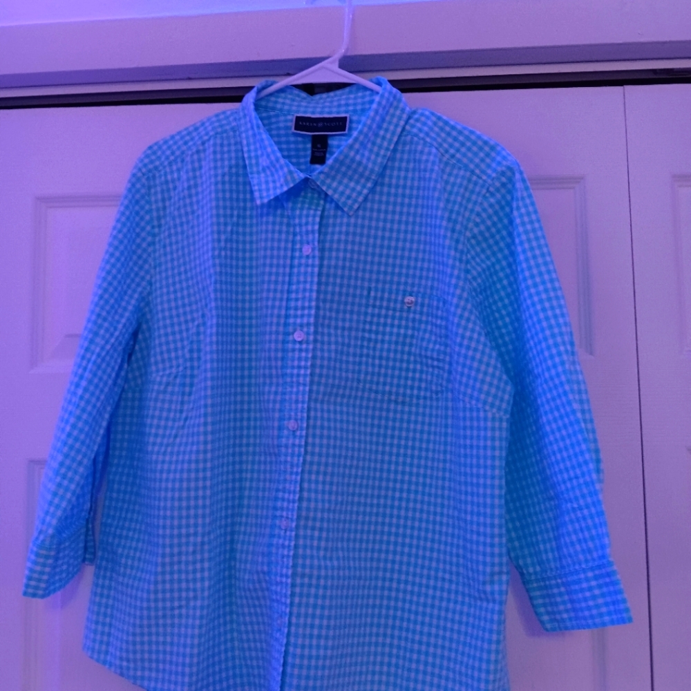 Karen Scott. Lady blouse ,size XL color guinghan blue and white.